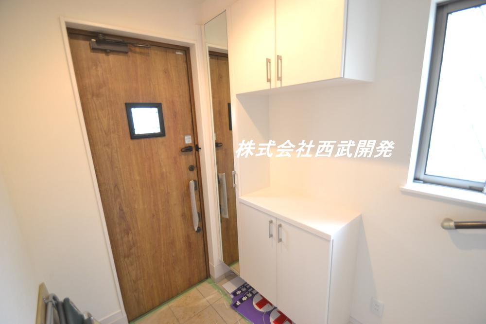 Same specifications photos (Other introspection). Same specifications entrance (joinery color, etc. may vary)