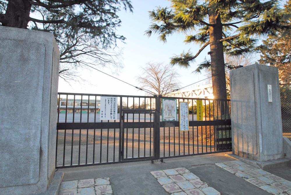 Primary school. Until the first elementary school 880m