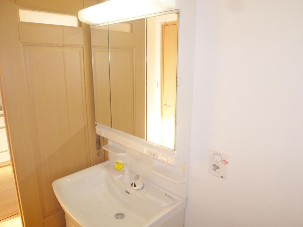 Wash basin, toilet. Indoor (July 2013) Shooting