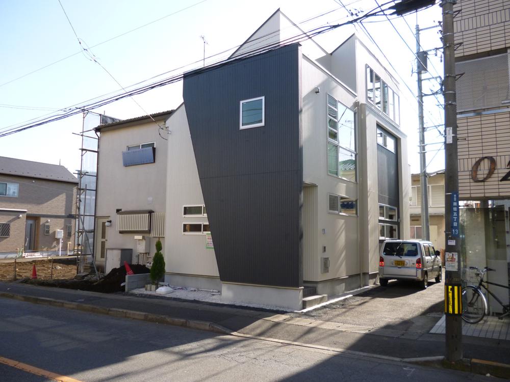 Local appearance photo. Local (11 May 2013) Shooting From the North road, Northwest corner lot (once seen Once unforgettable novel design)