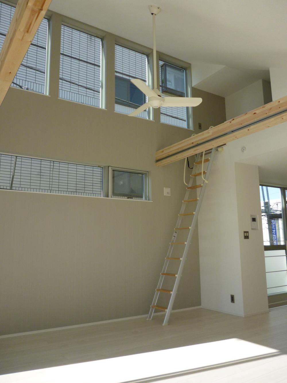 Other introspection. Gradient ceiling ・ Atrium ・ "Bright and airy living" by the high-side light