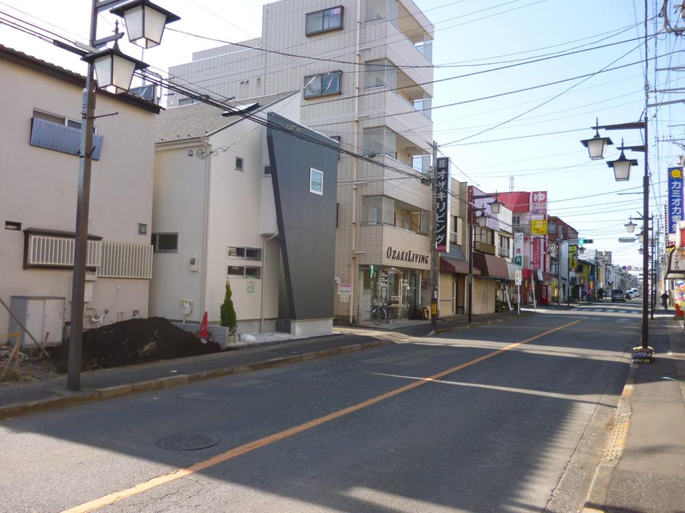 Local photos, including front road. From the north front road