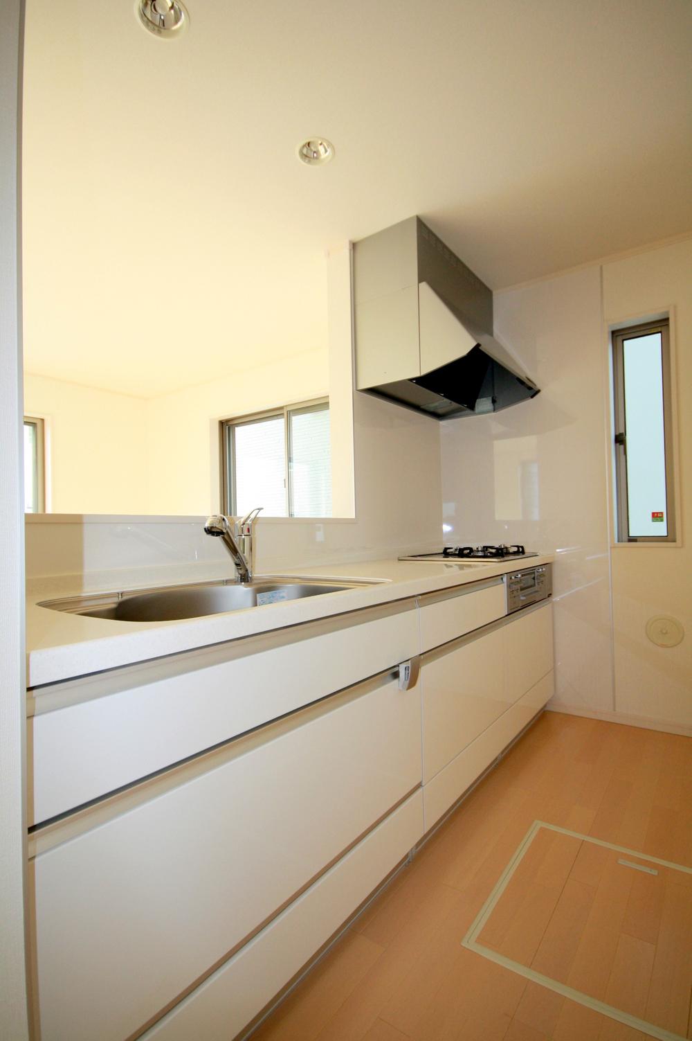 Same specifications photo (kitchen). Seller construction cases