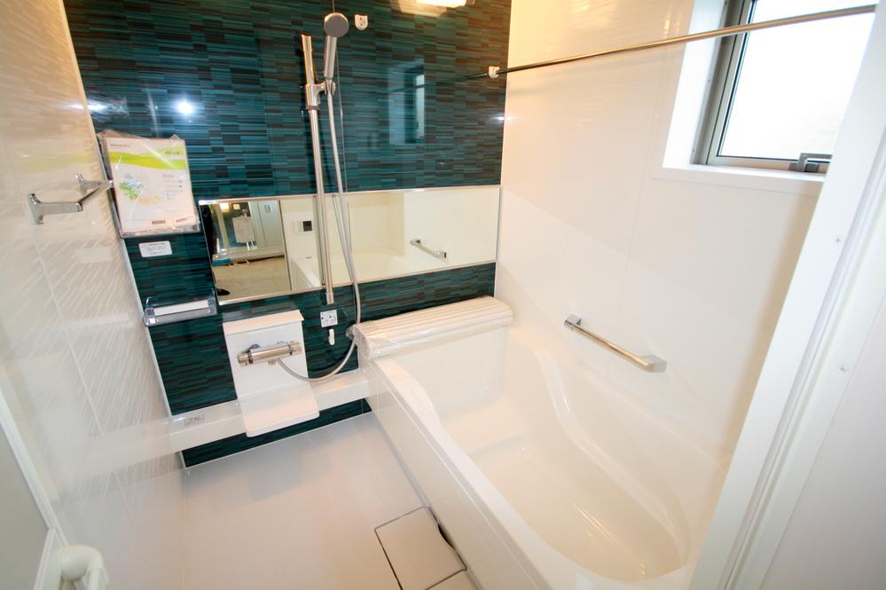 Same specifications photo (bathroom). Seller construction cases