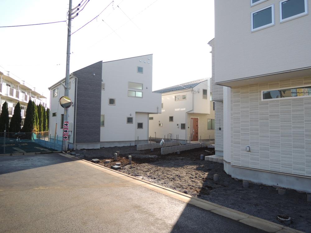 Local photos, including front road. Local (11 May 2013) Shooting