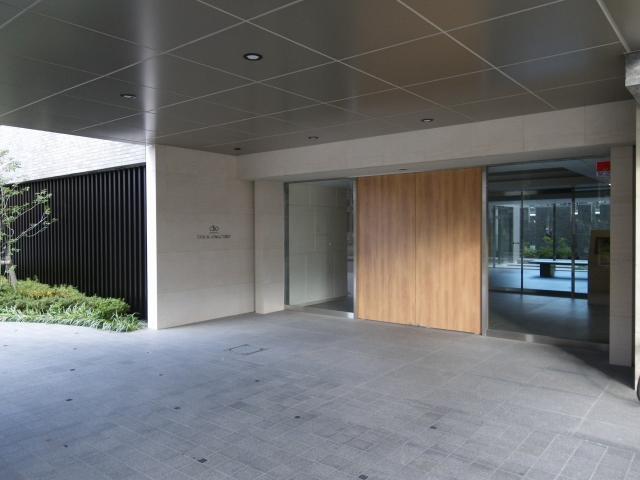Entrance. Common areas