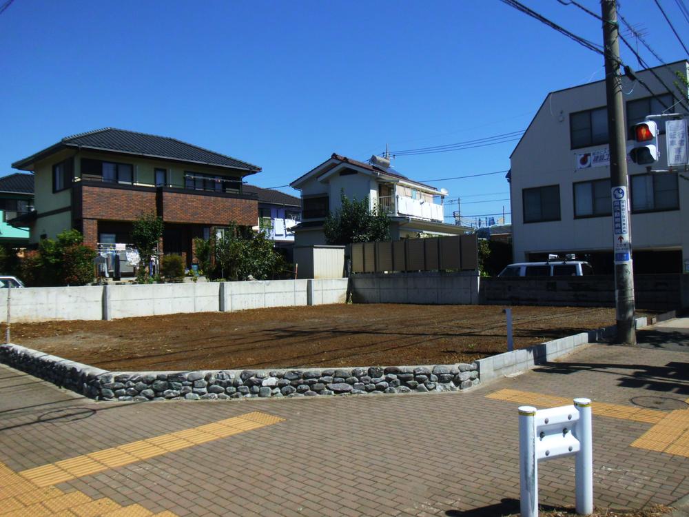 Local photos, including front road. Local (10 May 2013) Shooting