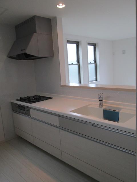 Same specifications photo (kitchen). Seller construction cases