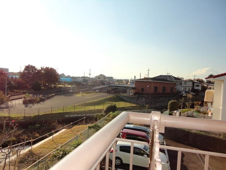 View photos from the dwelling unit. View (November 2013) Shooting