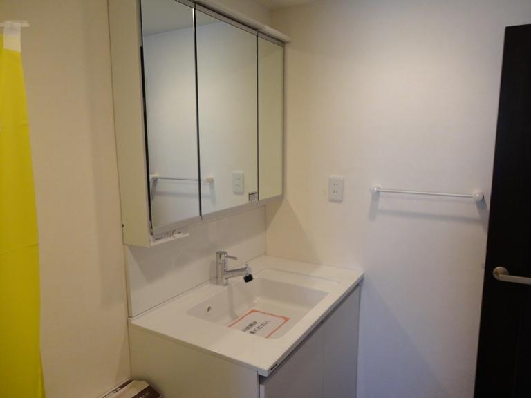 Wash basin, toilet. Indoor (11 May 2013) Shooting