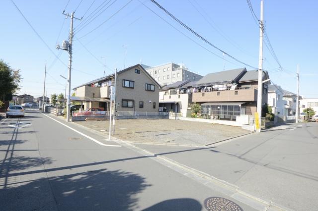 Local photos, including front road. It is newly built single-family of all two buildings, including the southeast angle