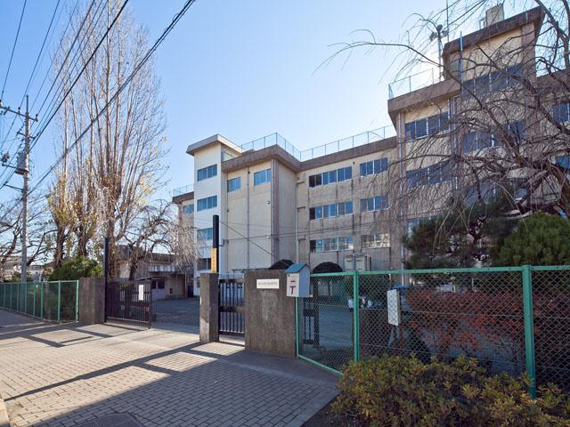 Junior high school. 990m until the fourth junior high school