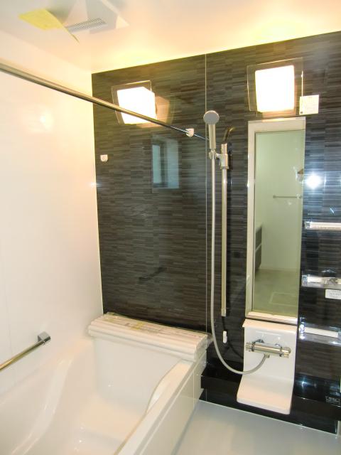 Same specifications photo (bathroom). Seller construction cases