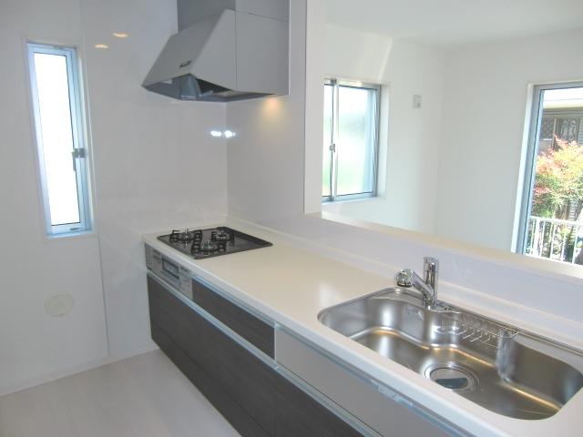Same specifications photo (kitchen). Seller construction cases