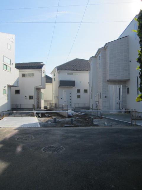 Local photos, including front road. Local (11 May 2013) Shooting