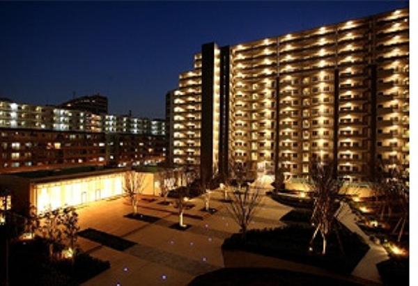 Local appearance photo. Beautifully lit up the Tokyo Union Garden of the night.