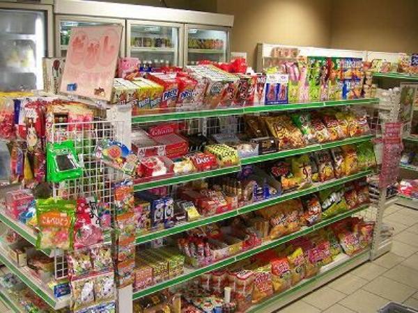 Other local. It is to Minikonbi on the grounds. It is also available mini cafe to eat freshly baked bread next to.