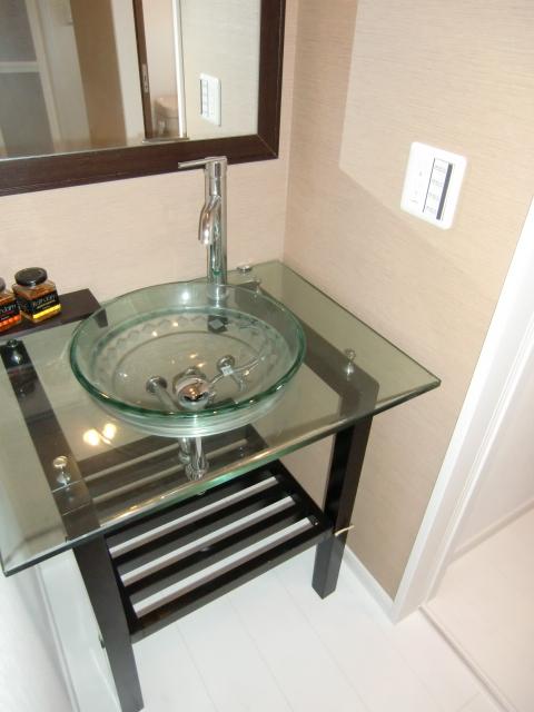 Wash basin, toilet. Indoor (March 2013) Shooting