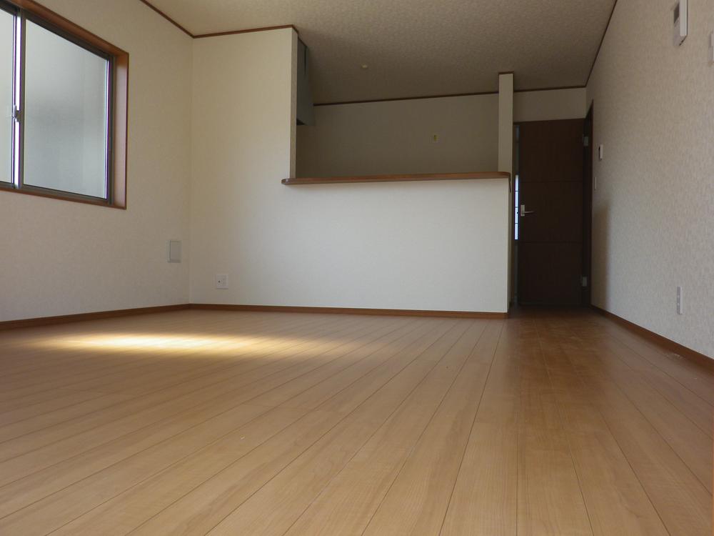 Same specifications photos (living). Seller construction cases