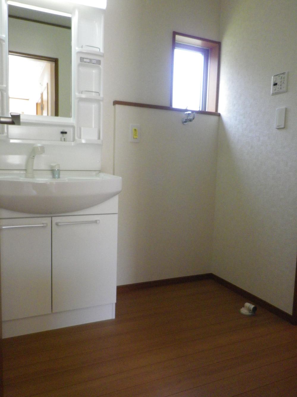 Wash basin, toilet. Seller construction cases