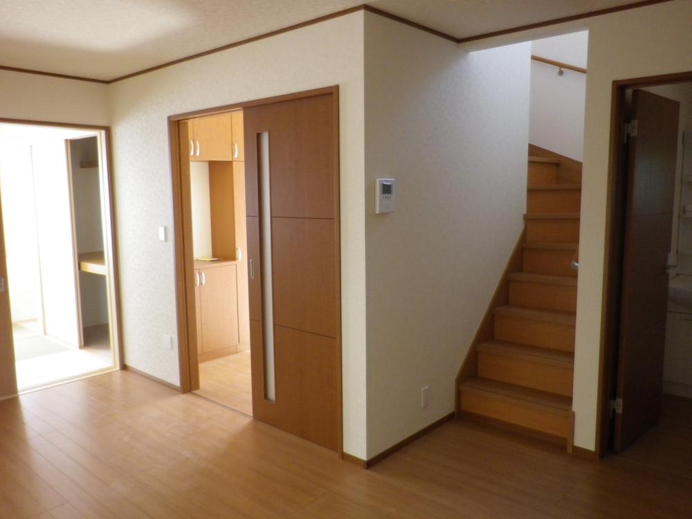 Same specifications photos (living). Seller construction cases