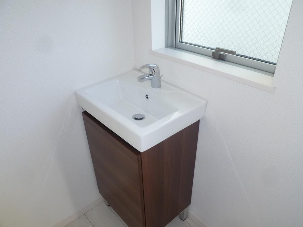 Wash basin, toilet. Indoor (11 May 2013) Shooting