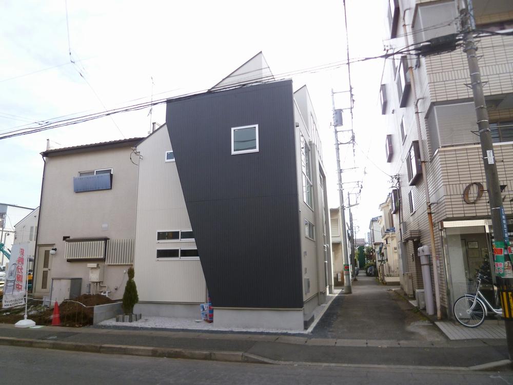 Local appearance photo. Local (12 May 2013) Shooting