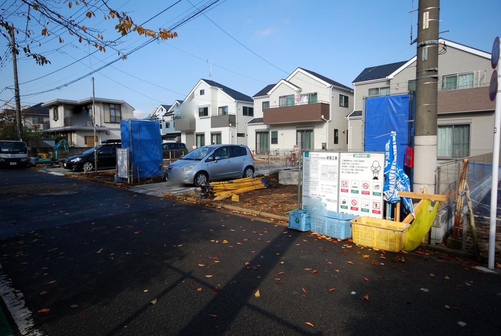 Local photos, including front road. Local (11 May 2013) Shooting