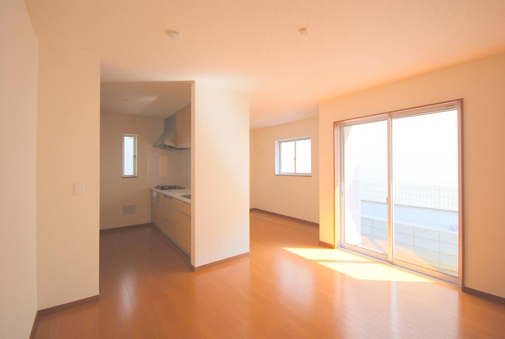 Same specifications photos (living). Seller construction cases