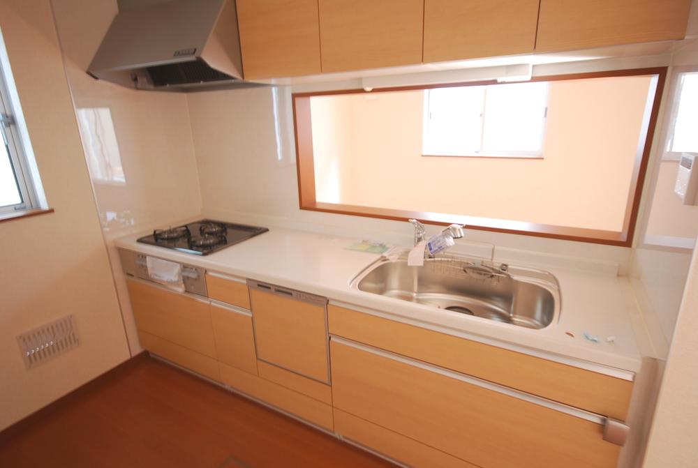 Same specifications photo (kitchen). Seller construction cases