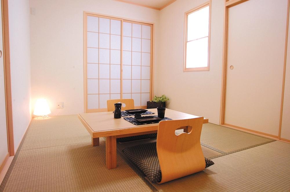 Non-living room. Same specifications