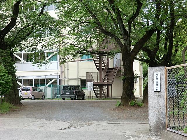 Junior high school. 1700m to the first junior high school