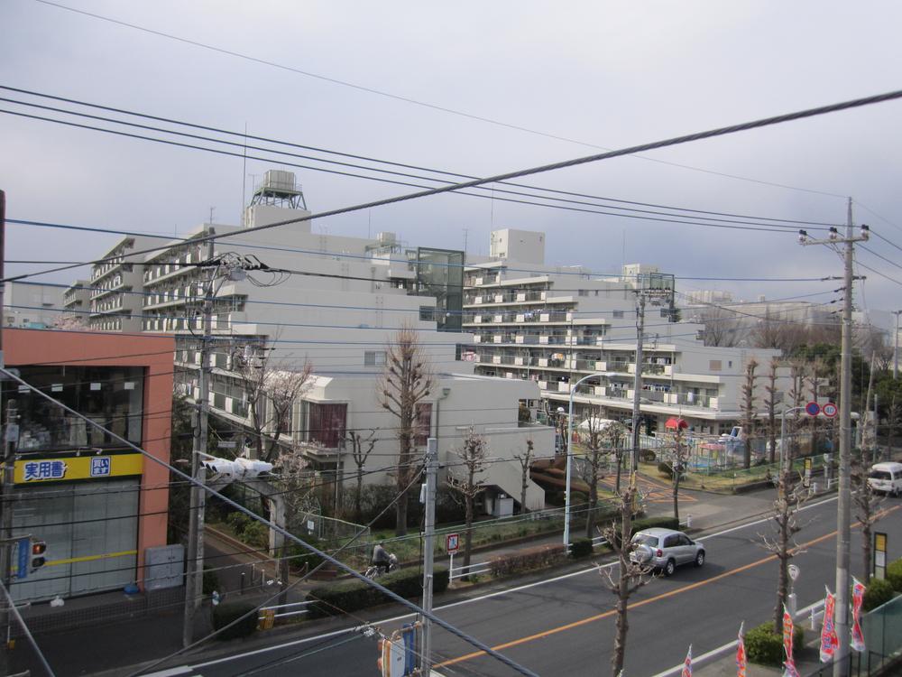 Local appearance photo. All three buildings is the total number of units 480 units of the big community