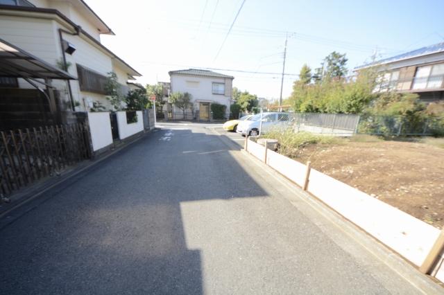 Local photos, including front road. South 5M public road (2013 November 5 shooting)