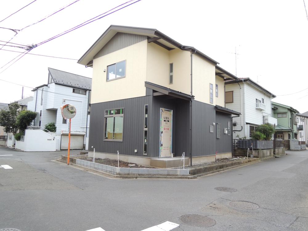 Local photos, including front road. Local (10 May 2013) Shooting