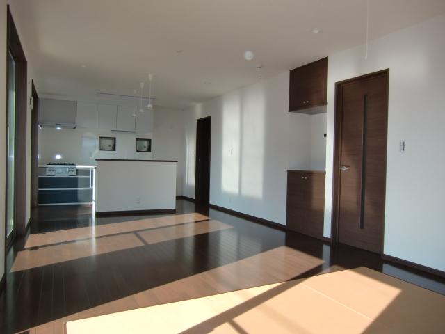 Living. LDK + tatami corner (20 Pledge) Zenshitsuminami direction of because it is good per yang ◆  □ Co., the housing market □  ◆