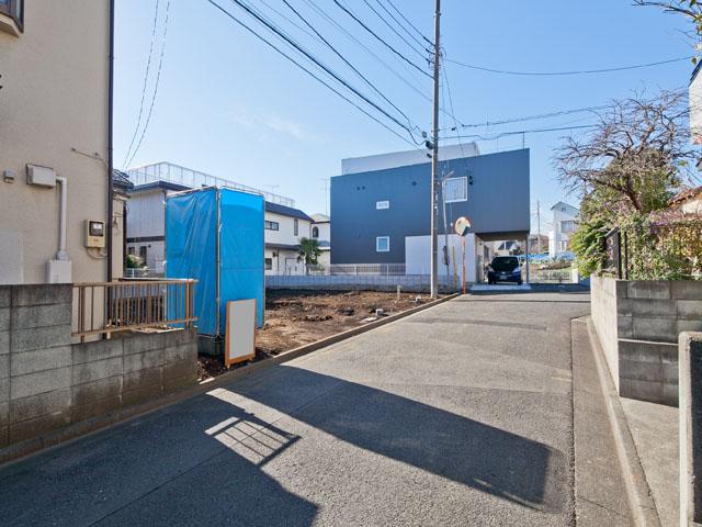 Local photos, including front road. Local (12 May 2013) Shooting