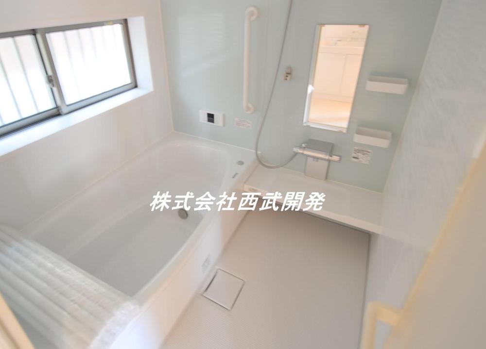 Same specifications photo (bathroom). Color, etc. of the panel may vary. 