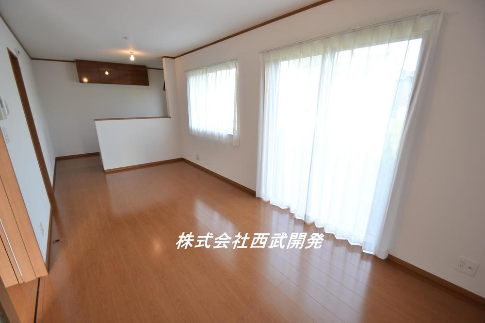 Same specifications photos (living). Color, etc. of the flooring may vary. 