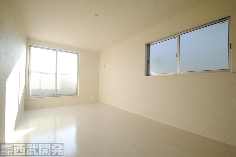 Non-living room. Western-style 9 Pledge Closet and with storage