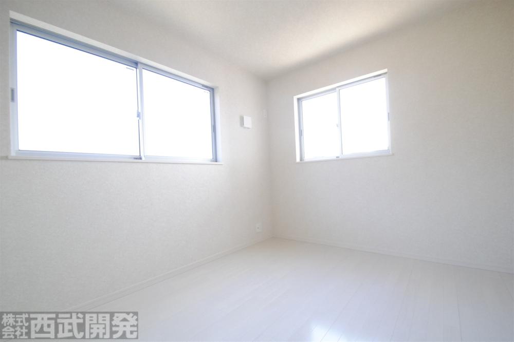 Non-living room. Western-style 6 Pledge Closet and with storage