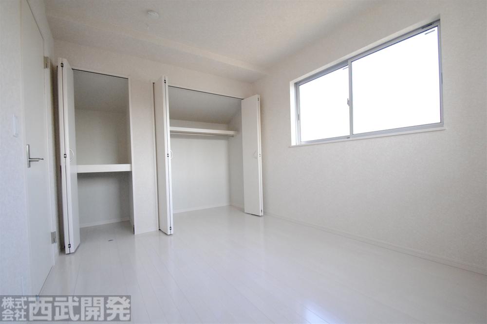 Non-living room. Western-style 6 Pledge Closet and with storage