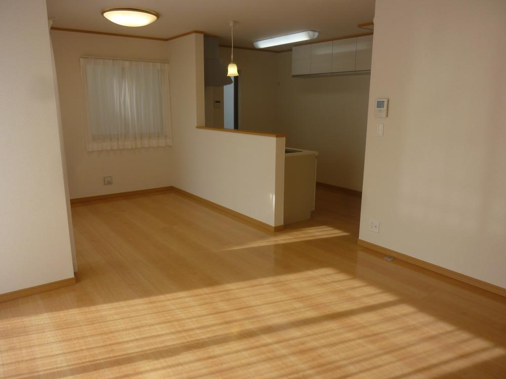 Same specifications photos (living). Seller enforcement example