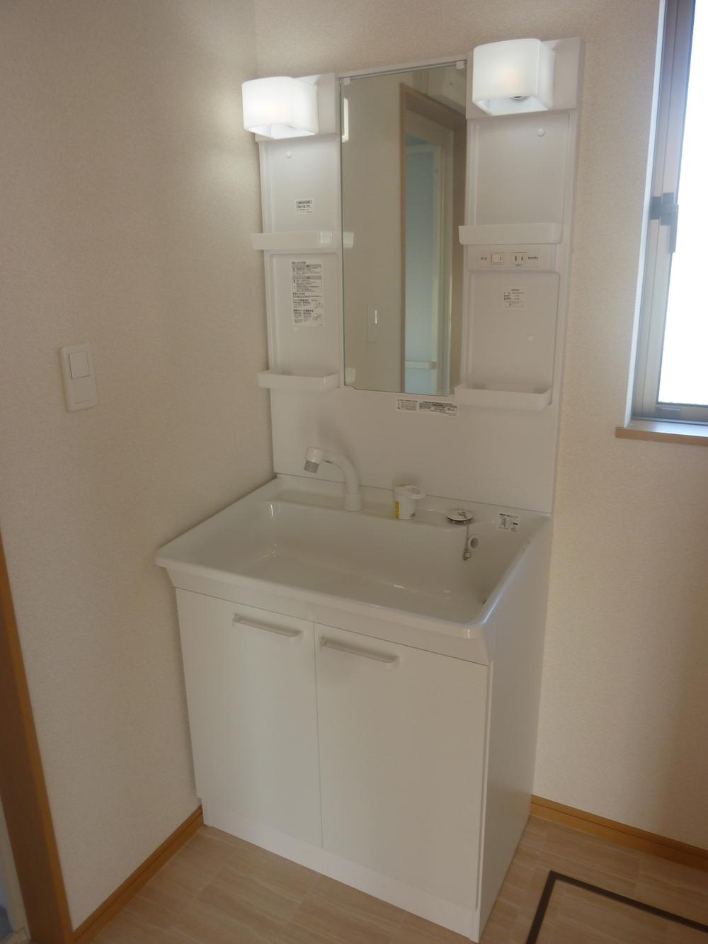 Wash basin, toilet. Seller enforcement example