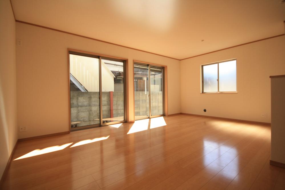 Same specifications photos (living). Enforcement example