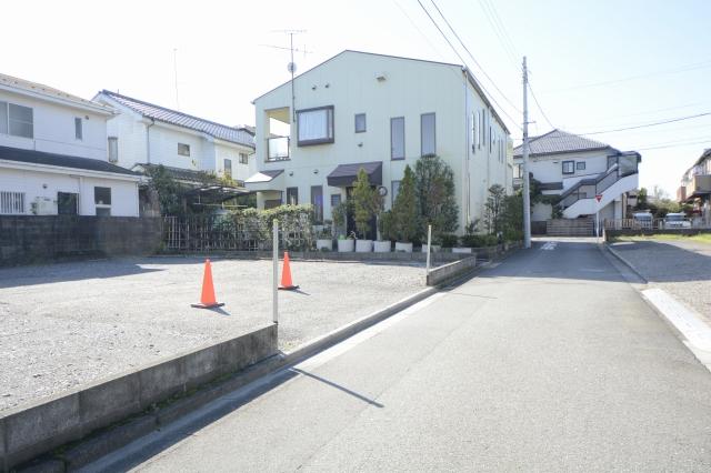 Local photos, including front road. Local (10 May 2013) Shooting