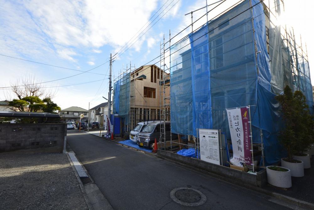 Local photos, including front road. It is currently under construction!  Local (12 May 2013) Shooting