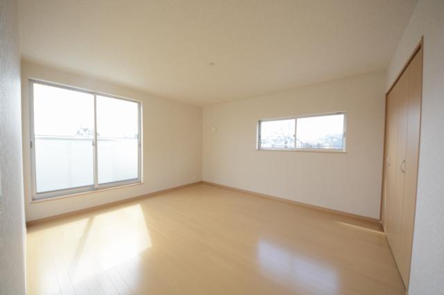 Non-living room. 6 Building 9 Pledge Western-style