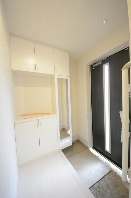 Other introspection. 6 Building It comes with a full-length mirror on the front door storage.