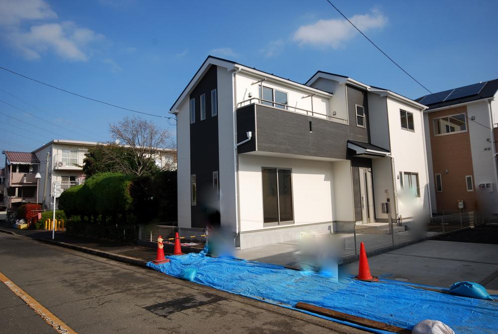 Local photos, including front road. Local (11 May 2013) Shooting